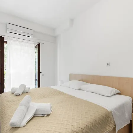 Mirjana Spada Pensión 3*