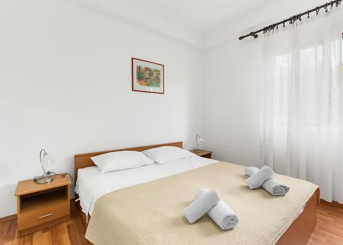 Mirjana Spada Pensión 3*